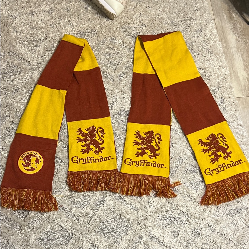 2 Gryffindor Scarf with Lion Emblem